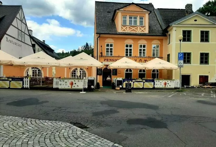 Majatalo Penzion  Restaurant U Zámku