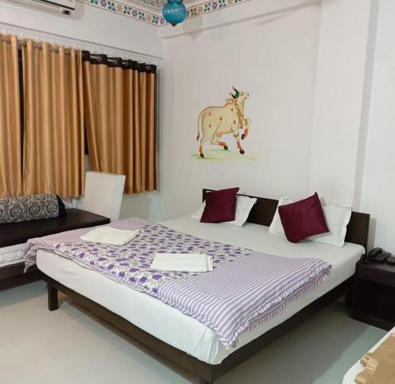 Majatalo The Royal Lake View Villa