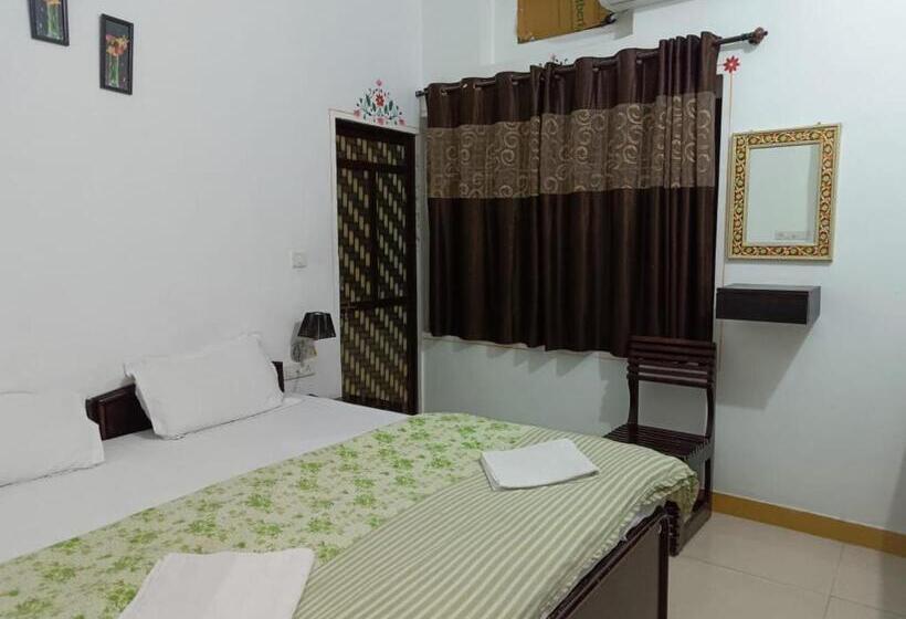 Majatalo The Royal Lake View Villa