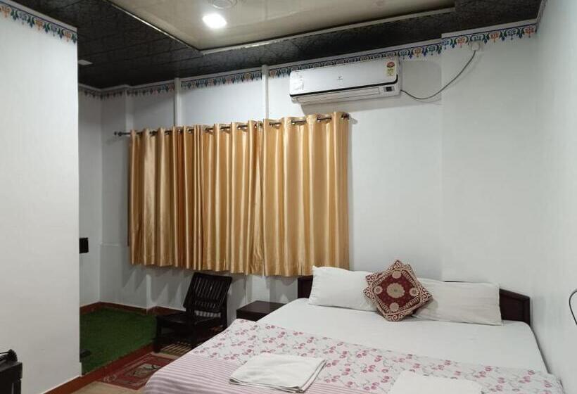 Majatalo The Royal Lake View Villa