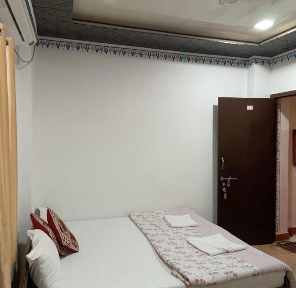 Majatalo The Royal Lake View Villa