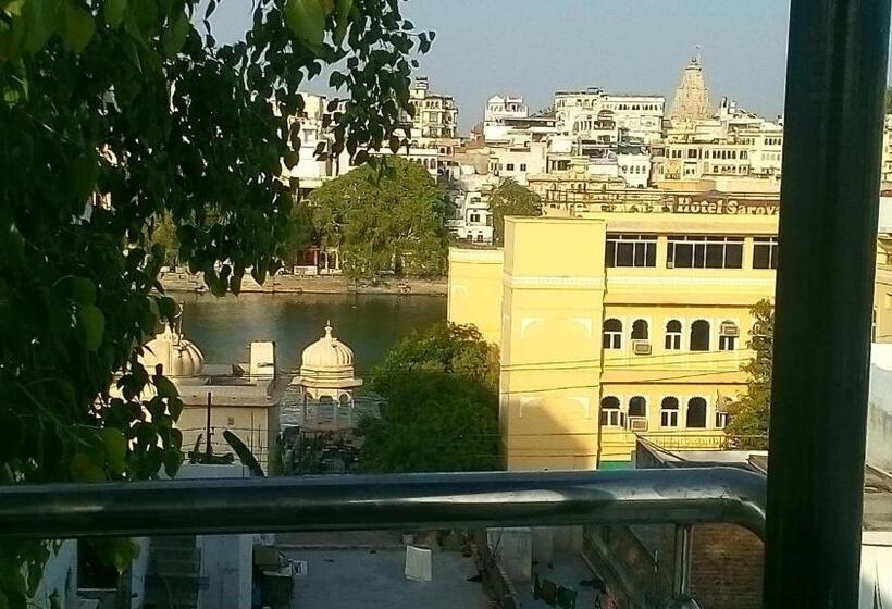 Majatalo The Royal Lake View Villa