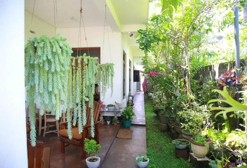 پانسیون Weerakoon Garden Guest