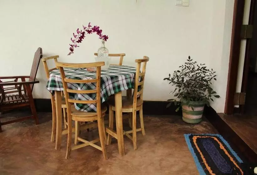 پانسیون Weerakoon Garden Guest