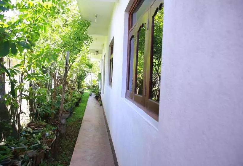 پانسیون Weerakoon Garden Guest