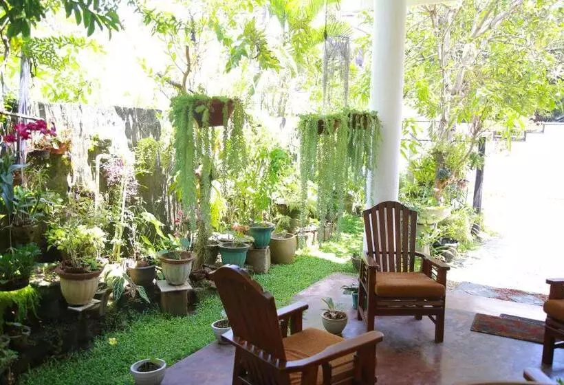 پانسیون Weerakoon Garden Guest