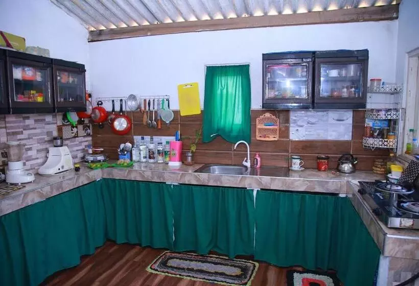 پانسیون Weerakoon Garden Guest