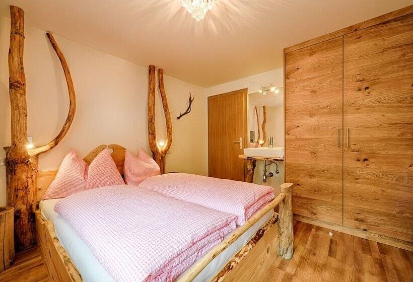 פנסיון Atelier Garni Astei