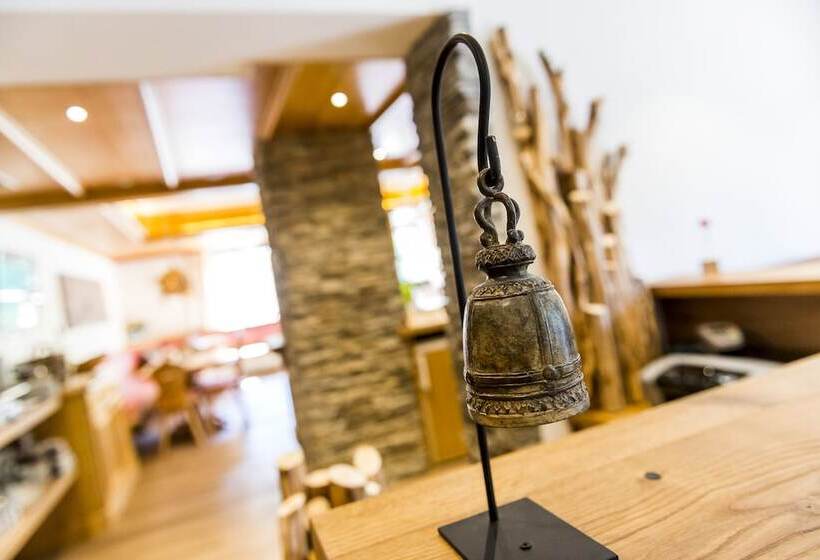 פנסיון Atelier Garni Astei