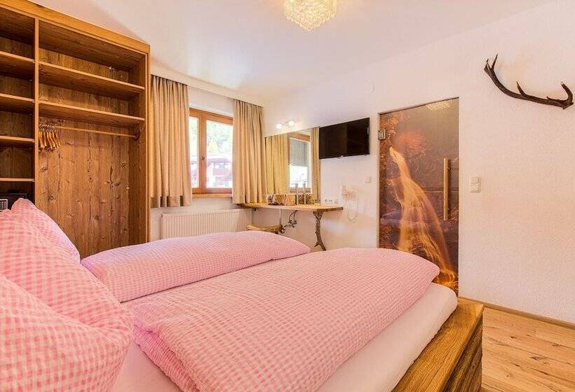 פנסיון Atelier Garni Astei