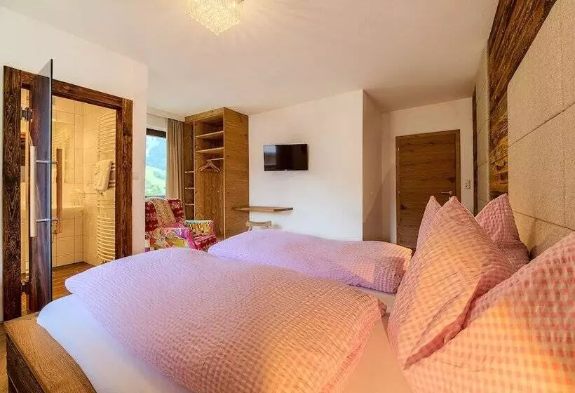 ペンション Atelier Garni Astei