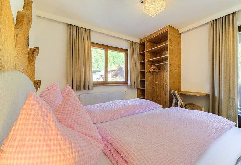 פנסיון Atelier Garni Astei