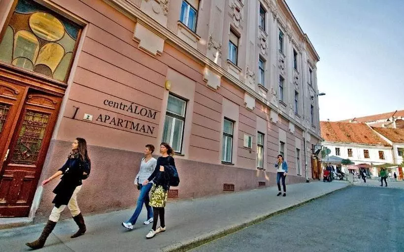 پانسیون Centrálom Apartman