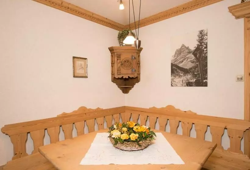 ペンション Haus Bergkristall
