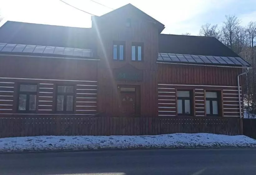 ペンション Maxova Bouda