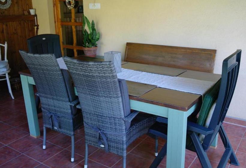 پانسیون Nóra Apartman