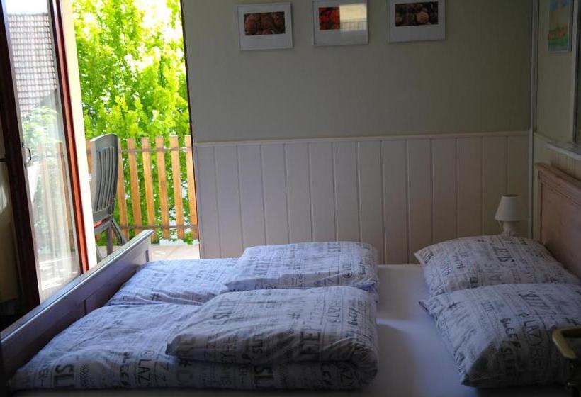 پانسیون Nóra Apartman