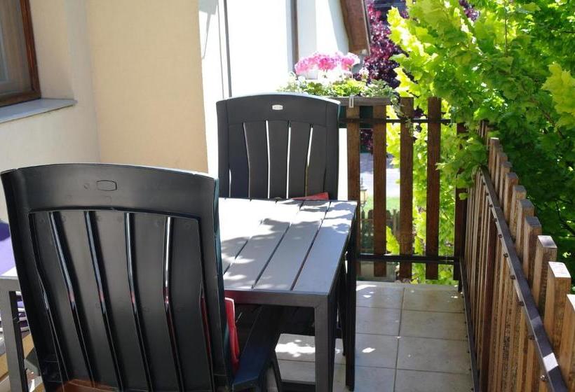 پانسیون Nóra Apartman