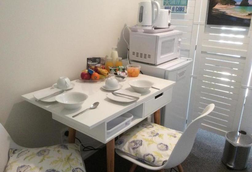 민박 Albert Mews B And B