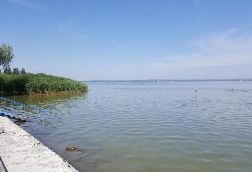 צימר Balaton Panzió
