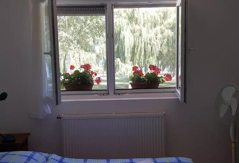 Aamiaismajoitus (B&B) Balaton Panzió