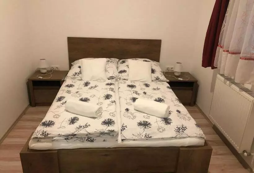 Aamiaismajoitus (B&B) Balaton Panzió