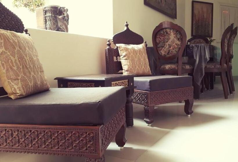 Отель Centre Point