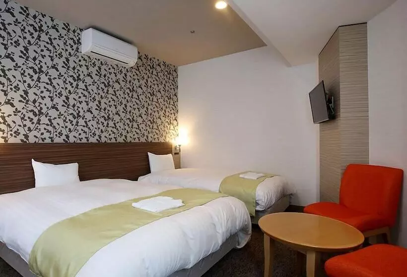 Hotelli Crystal Plaza