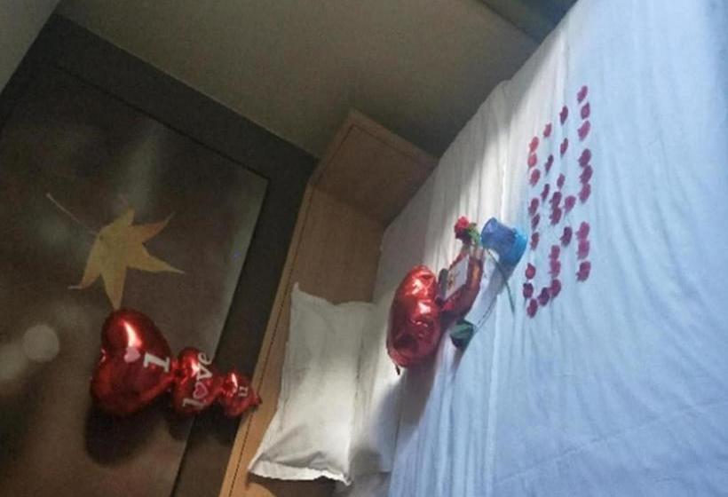 Iu Hotel Yining Shanghai City