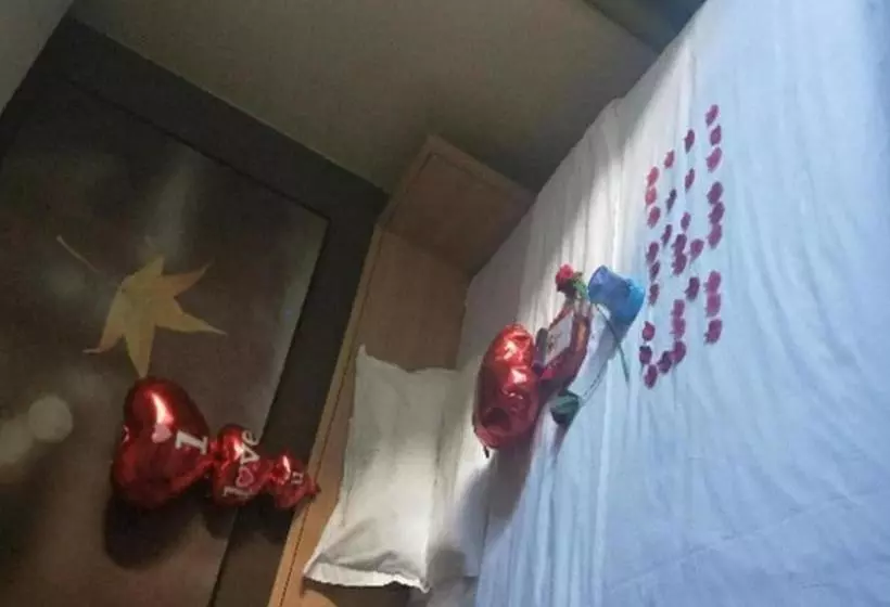 Iu Hotel Yining Shanghai City