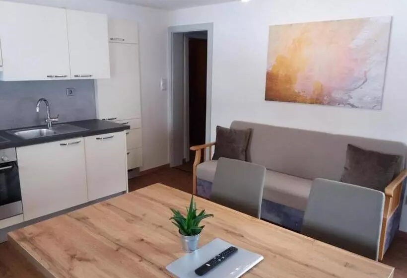 Majatalo Gästeheim Pötscher