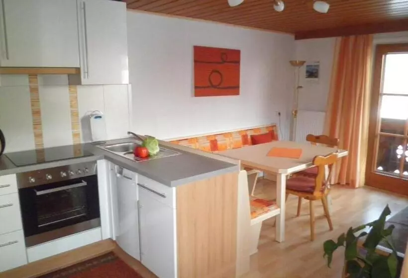 Majatalo Gästeheim Pötscher