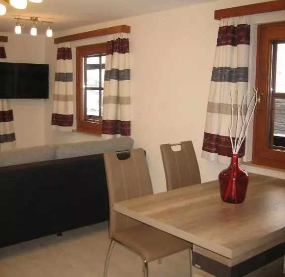 Majatalo Gästeheim Pötscher