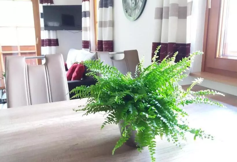 Majatalo Gästeheim Pötscher