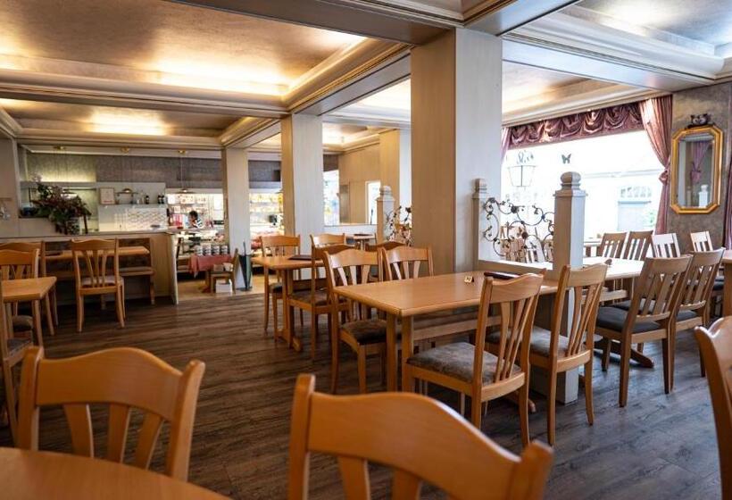 ペンション Royal