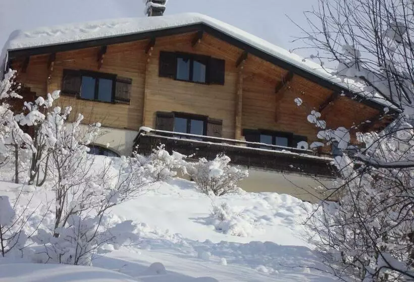 ベッドアンドブレックファースト Chambre D'hôtes La Trace