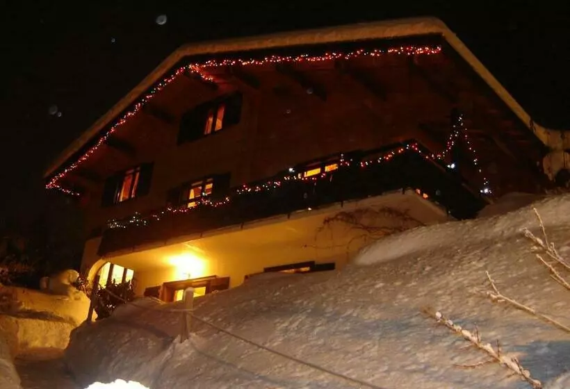 ベッドアンドブレックファースト Chambre D'hôtes La Trace