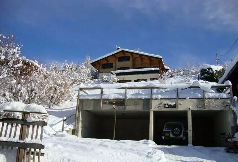 ベッドアンドブレックファースト Chambre D'hôtes La Trace