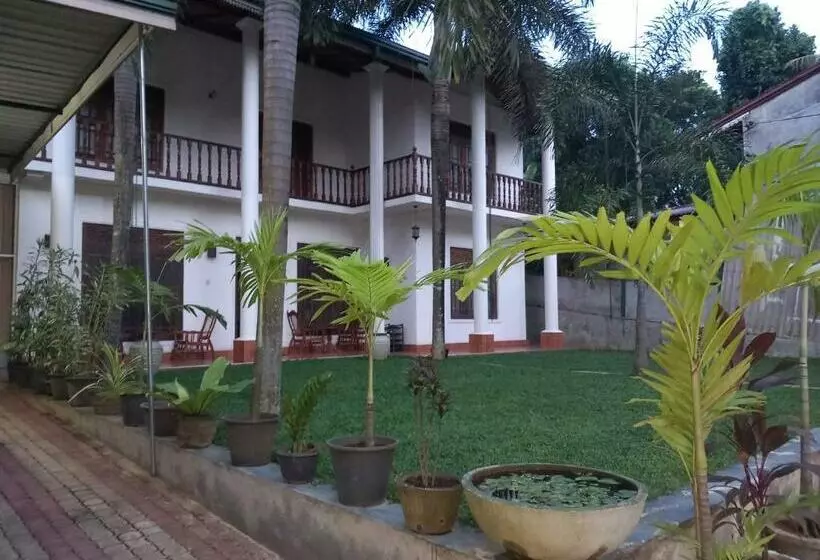تختخواب و صبحانه Elephant Reach Villa Pinnawala