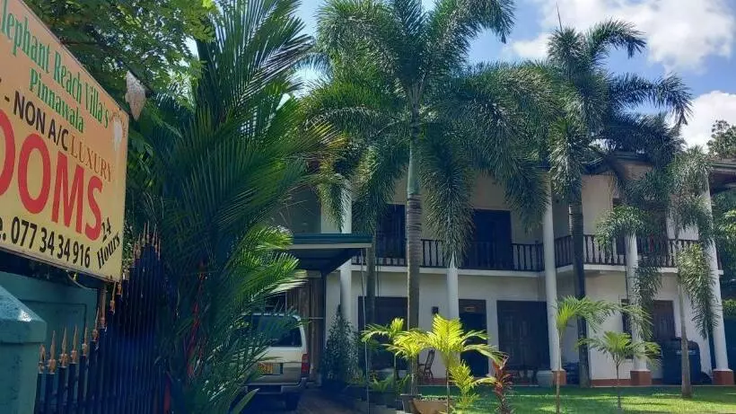 تختخواب و صبحانه Elephant Reach Villa Pinnawala
