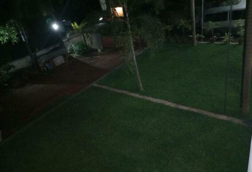 مبيت وإفطار Elephant Reach Villa Pinnawala