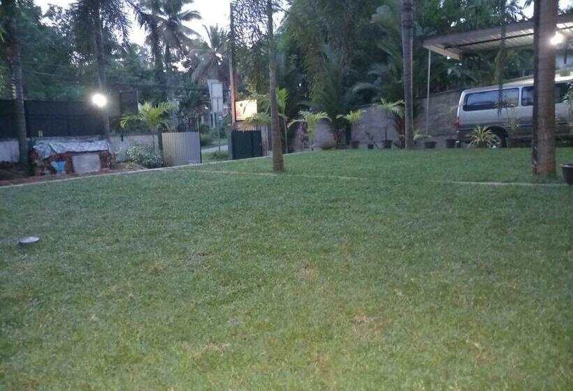 مبيت وإفطار Elephant Reach Villa Pinnawala