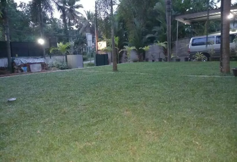 تختخواب و صبحانه Elephant Reach Villa Pinnawala