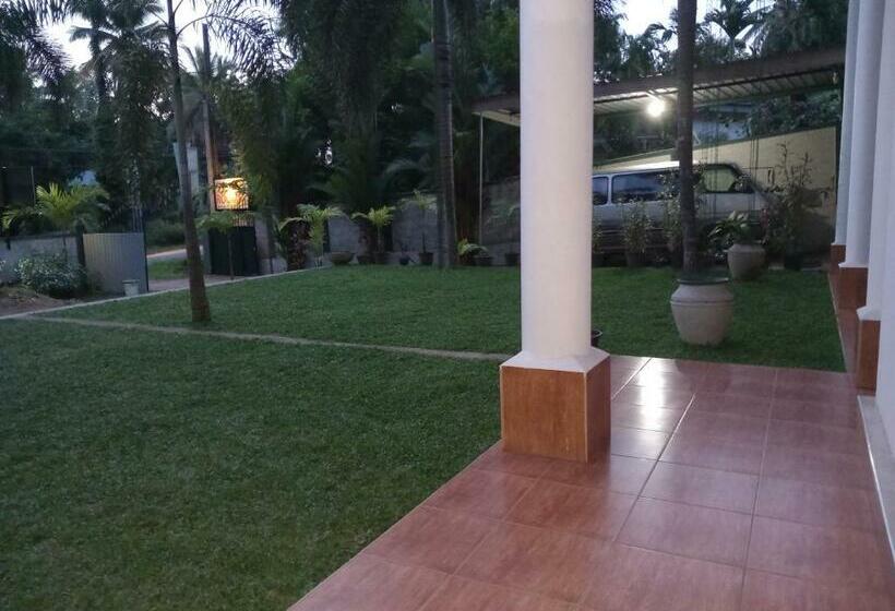 مبيت وإفطار Elephant Reach Villa Pinnawala