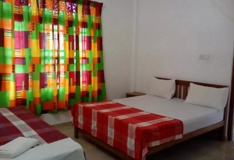 تختخواب و صبحانه Elephant Reach Villa Pinnawala