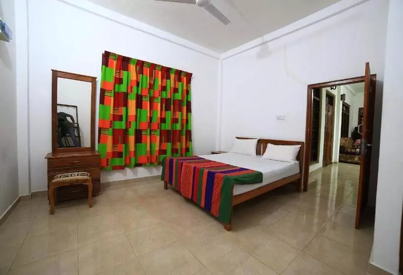تختخواب و صبحانه Elephant Reach Villa Pinnawala