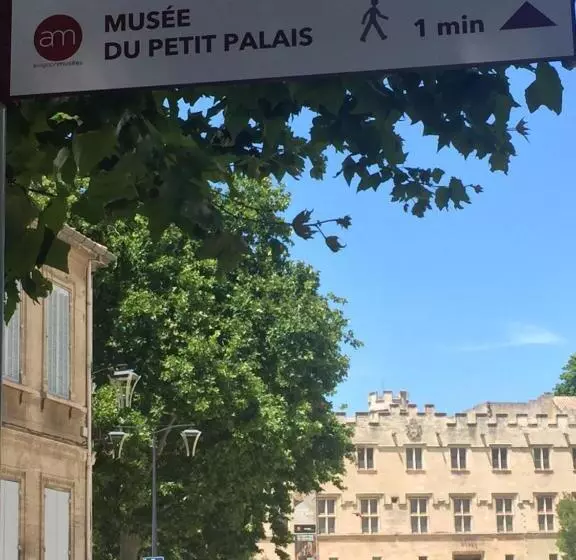 ベッドアンドブレックファースト Face Au Palais