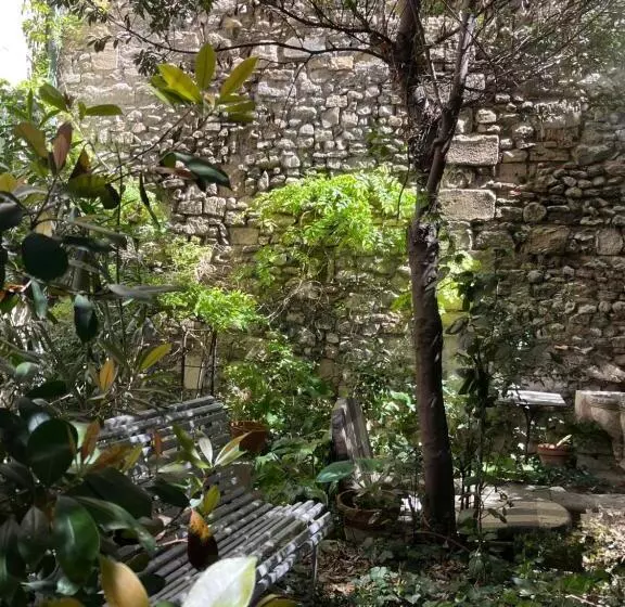 ベッドアンドブレックファースト Face Au Palais