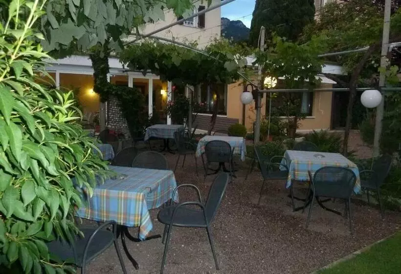 ベッドアンドブレックファースト Garnì Ischia