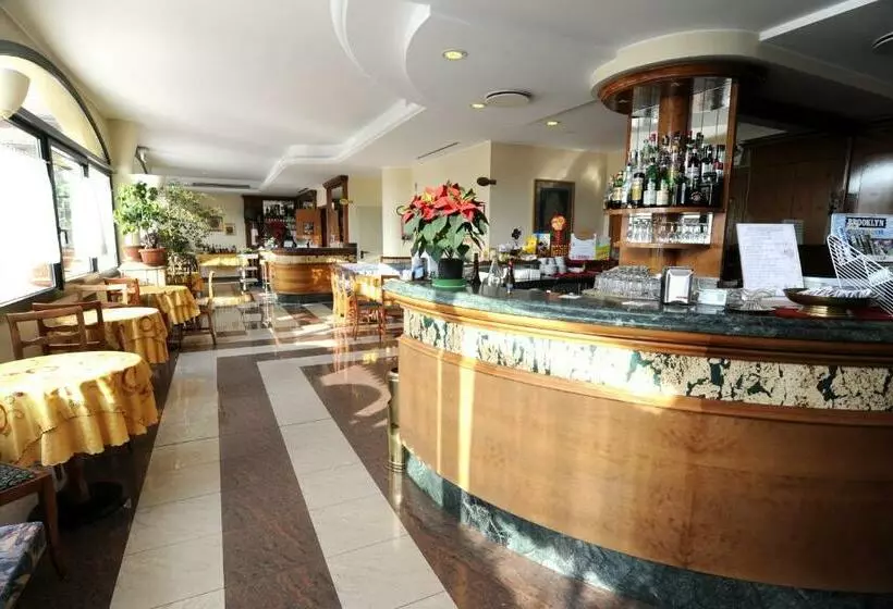 ホテル Albergo Ristorante Quadrifoglio